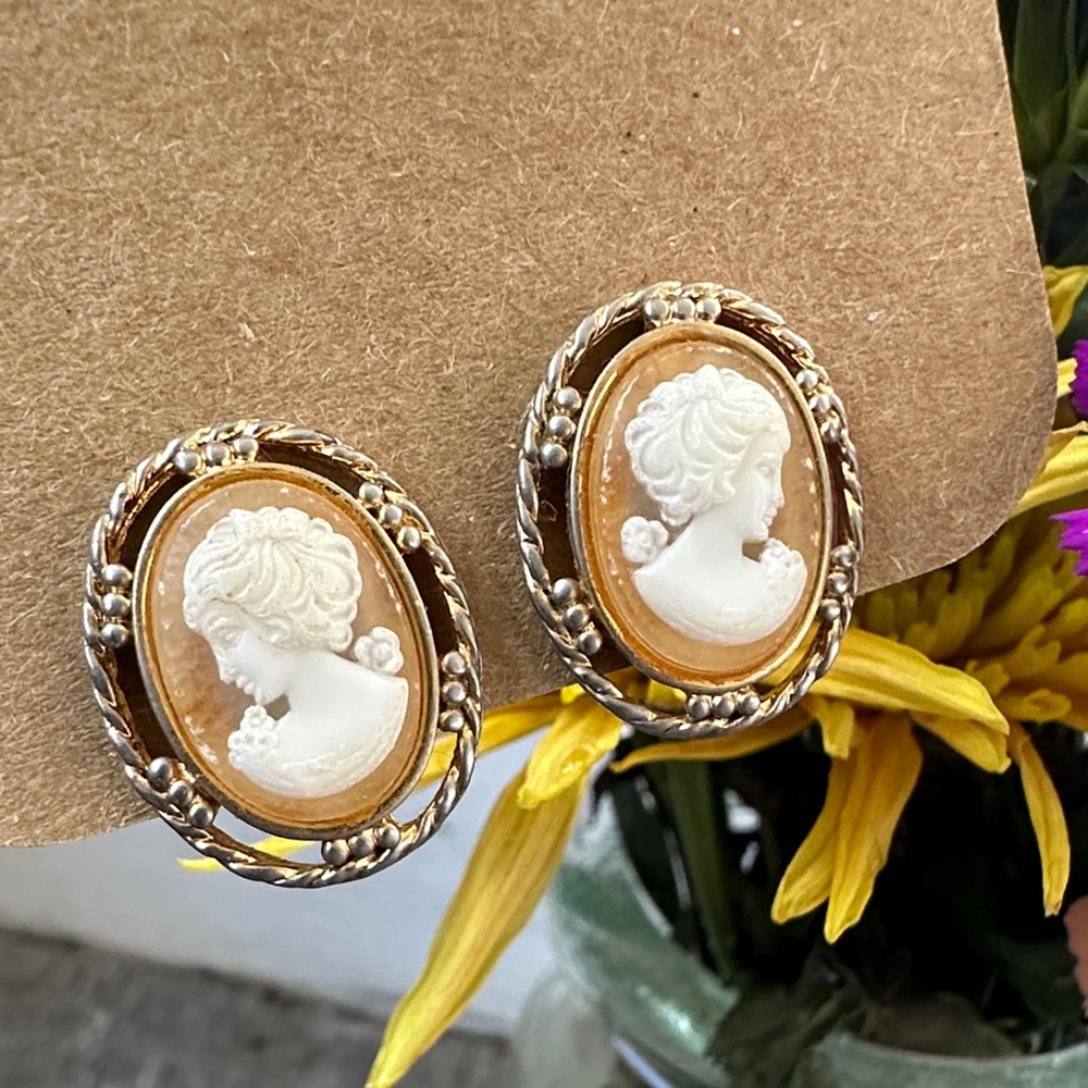 Vintage Elegant Cameo Clip On Earrings with Gold and Cream Accents